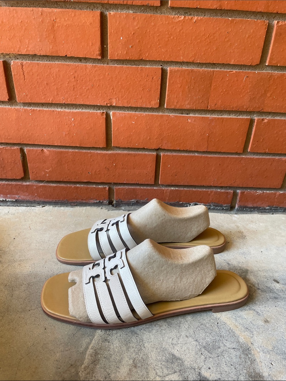 TORY BURCH Women's INES Cream Leather Slide Sandals Size 12 - Picture 3 of 9